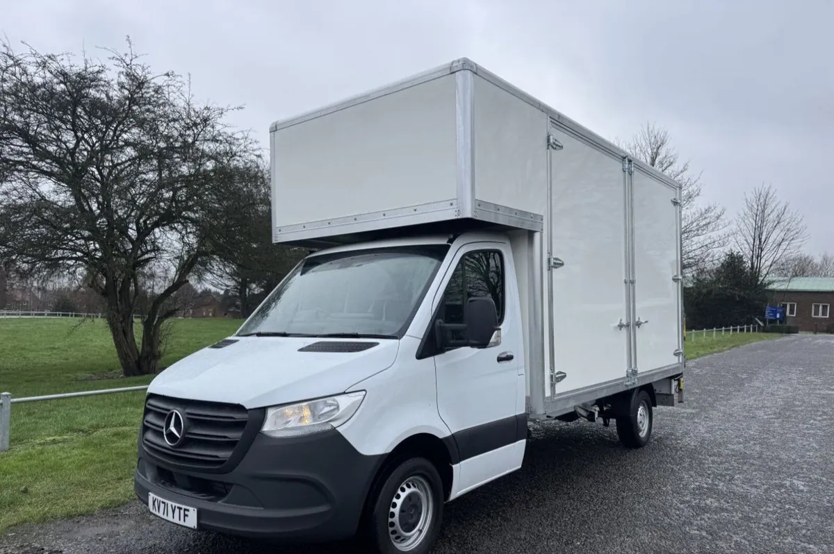 2022 Mercedes-Benz Sprinter Luton Box Van - Image 3