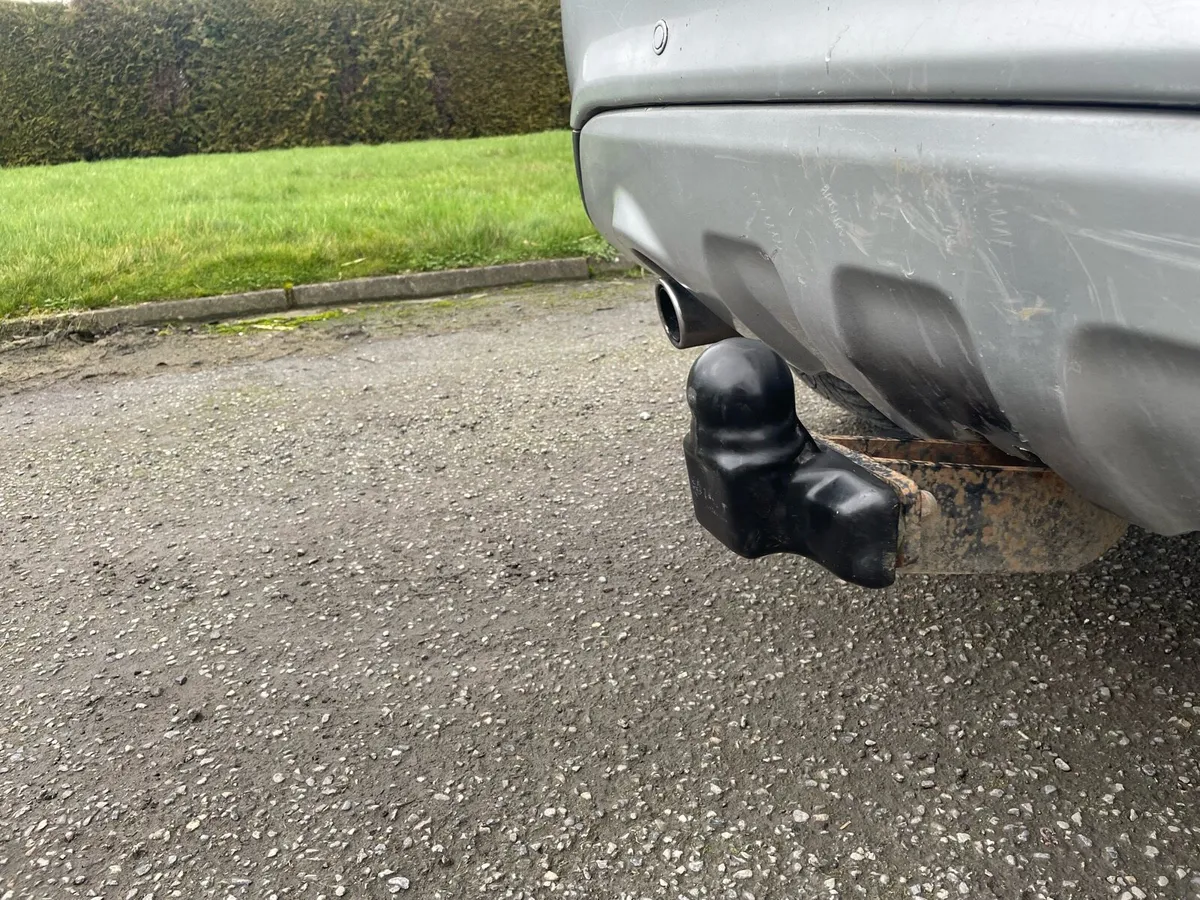 2012 Ford Kuga Commercial - Image 4