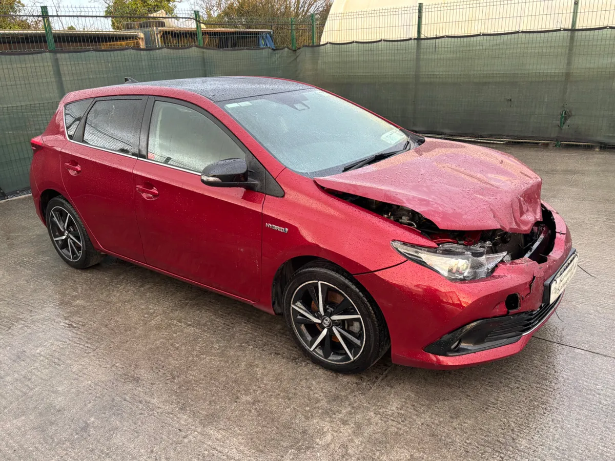 181 Toyota Auris Hybrid - Image 1