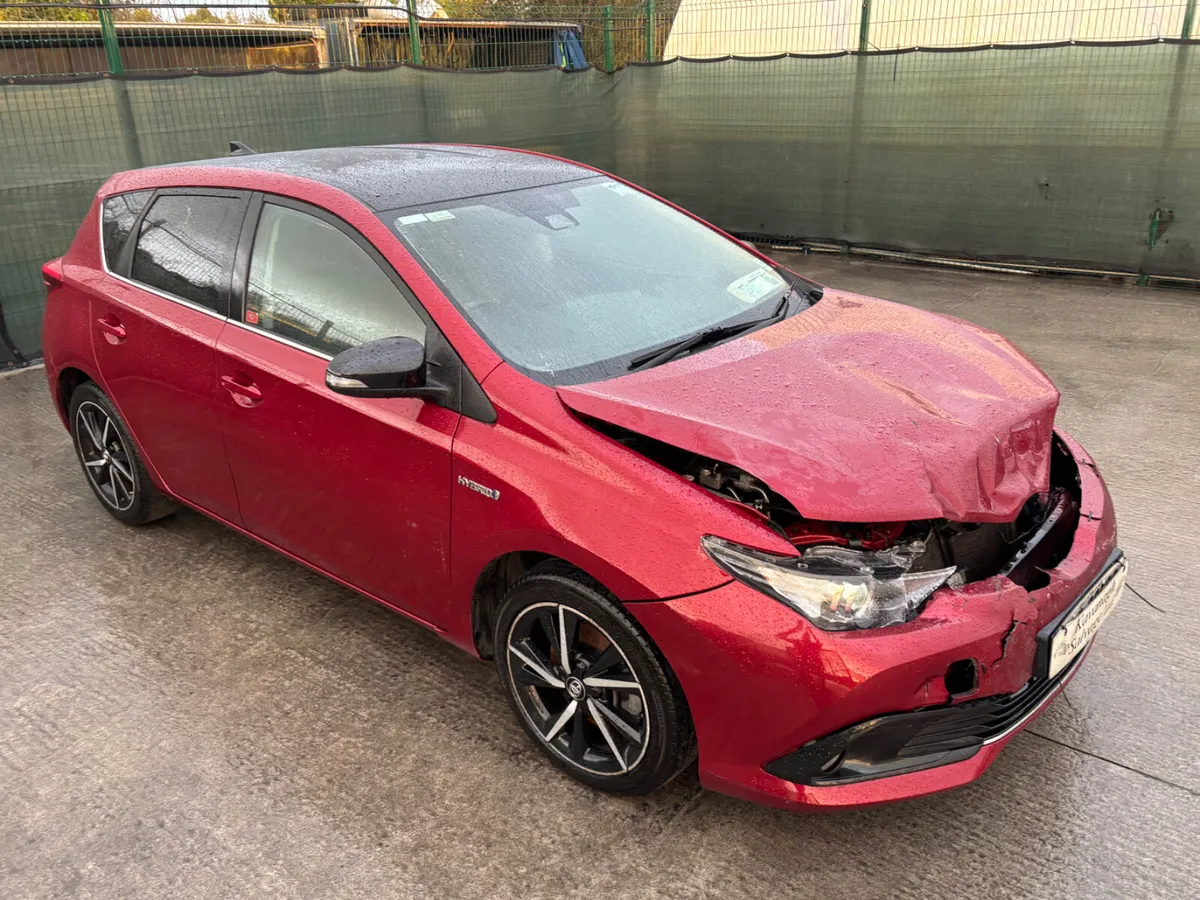 181 Toyota Auris Hybrid Auto - Image 2