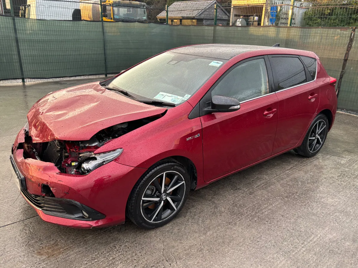 181 Toyota Auris Hybrid - Image 2
