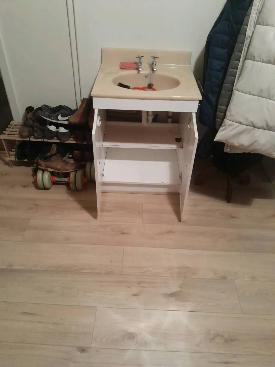 Sinks with unit - Image 1