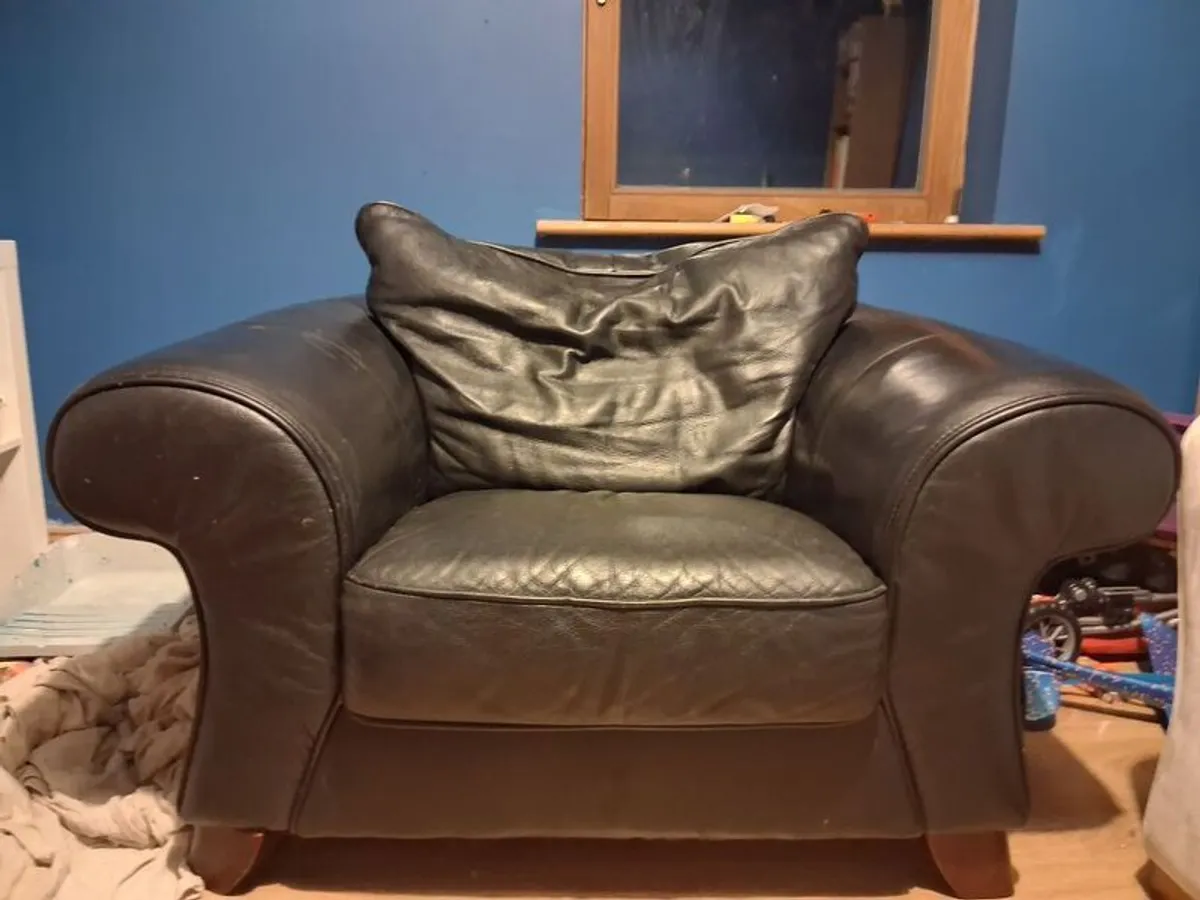 leather armchair - Image 2
