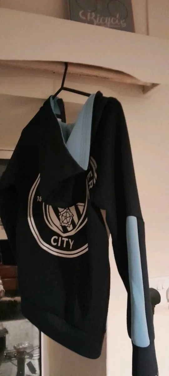 Manchester city child's hoodie - Image 3