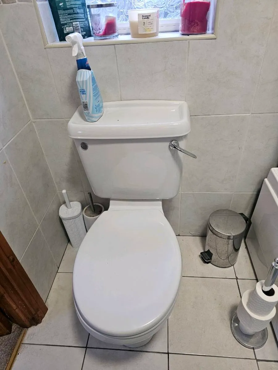 Bathroom suite - Image 2