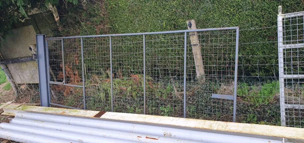 Entrance gates - Image 4