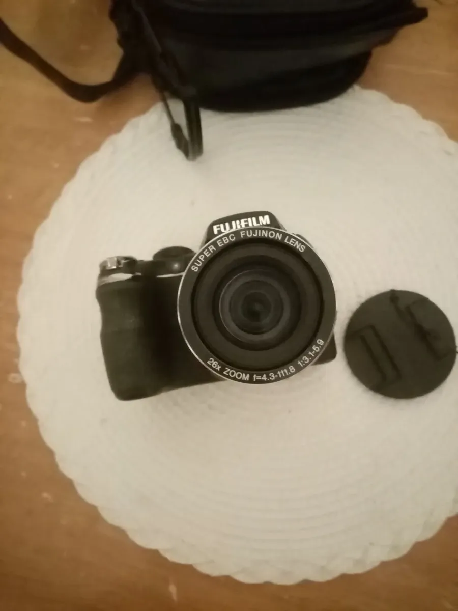 finepix s3300 camera - Image 1