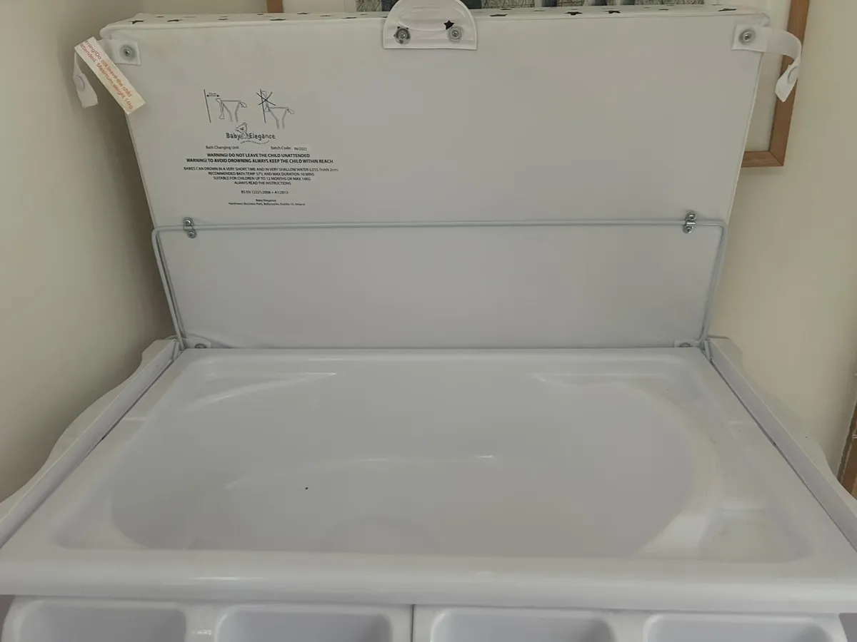 Baby changing mat - Image 1