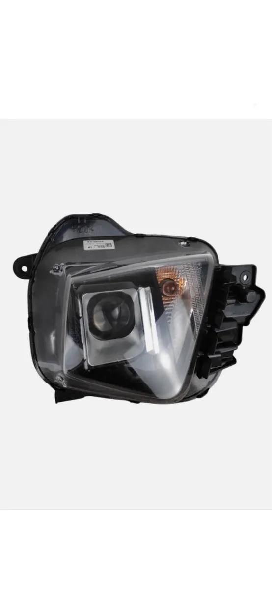 Hyundai Tucson headlight - Image 1