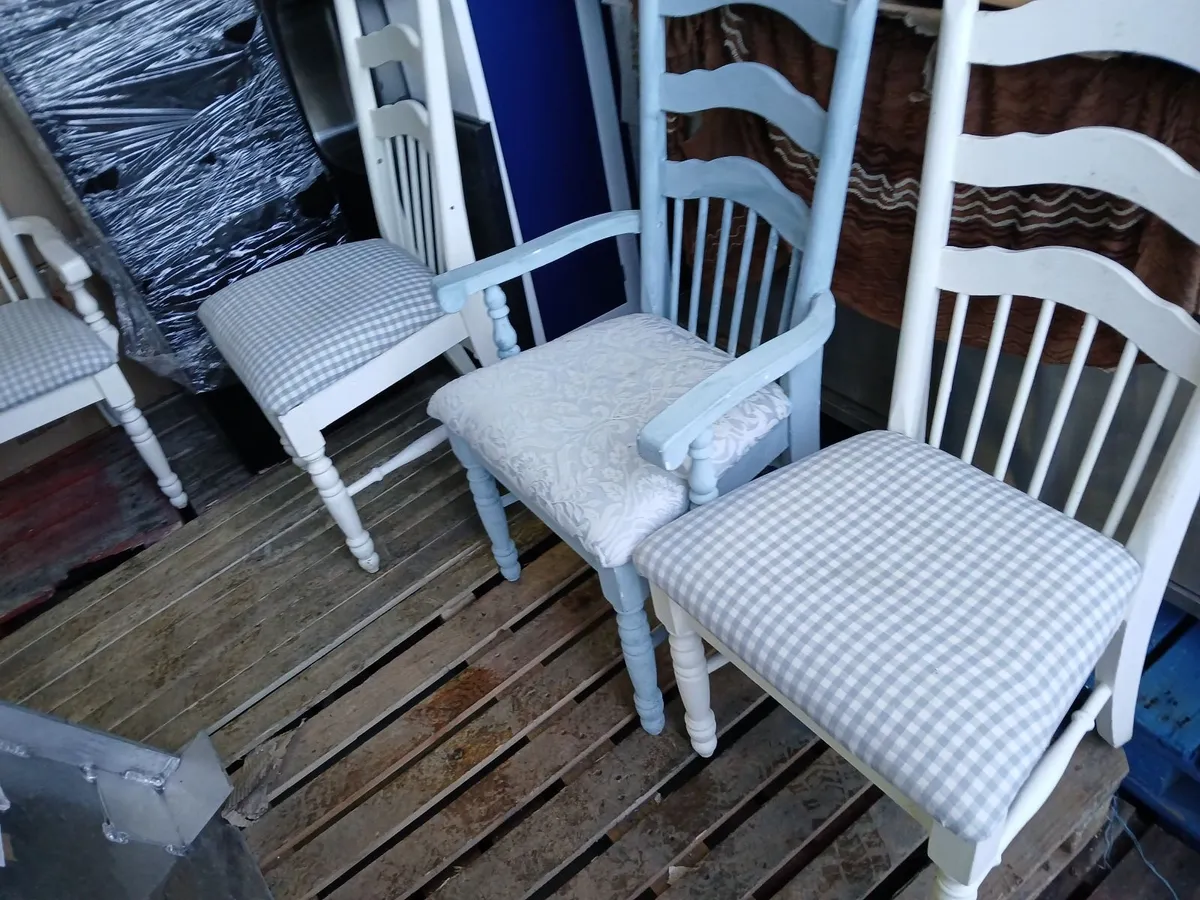 Chairs 💺 💺 💺 💺/lot of 4/ old style del - Image 4