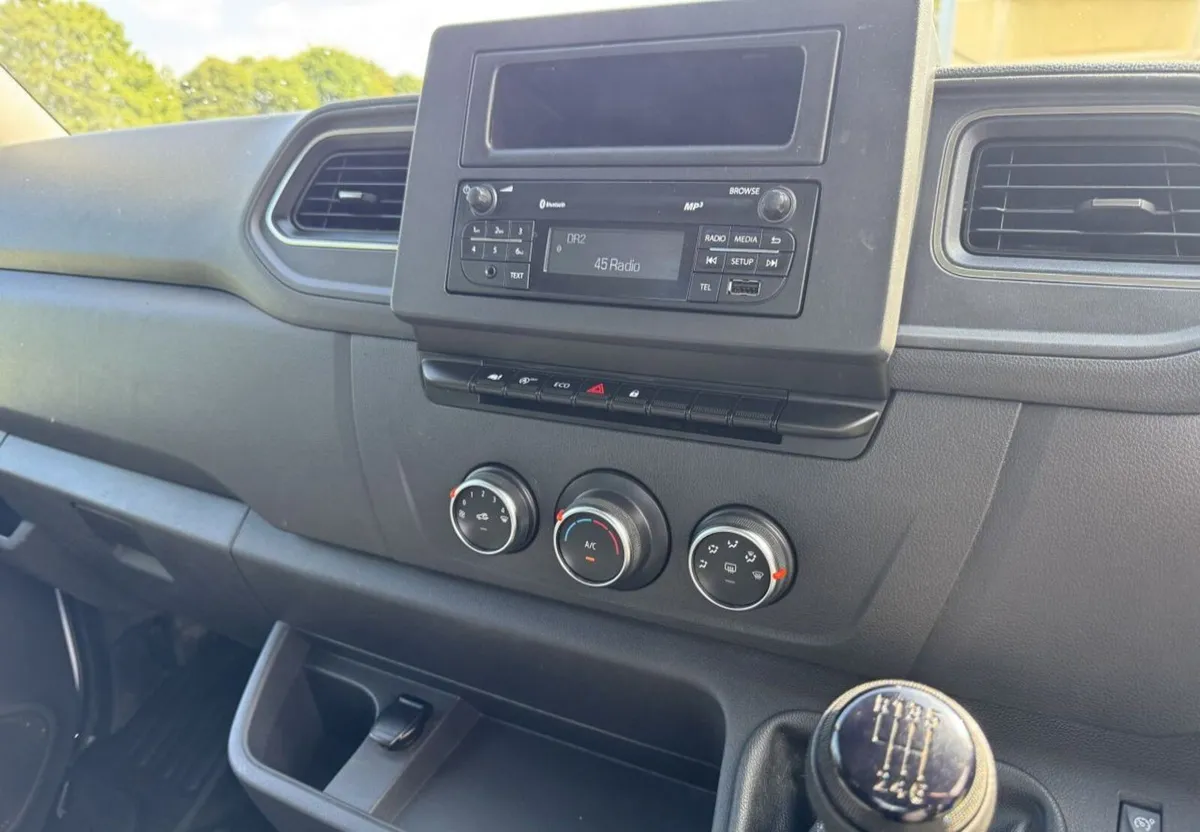 2023 Nissan Interstar Dropside Van - Image 3