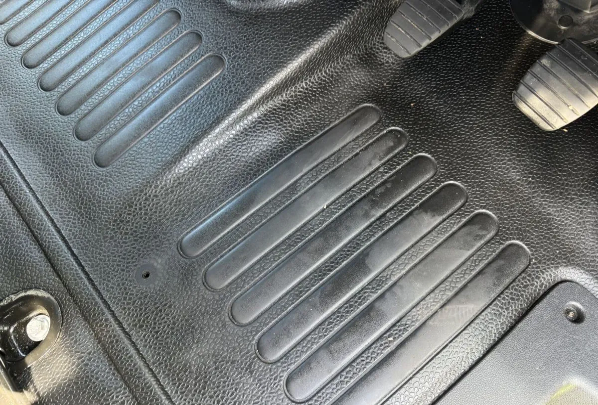 2023 Nissan Interstar Dropside Van - Image 4