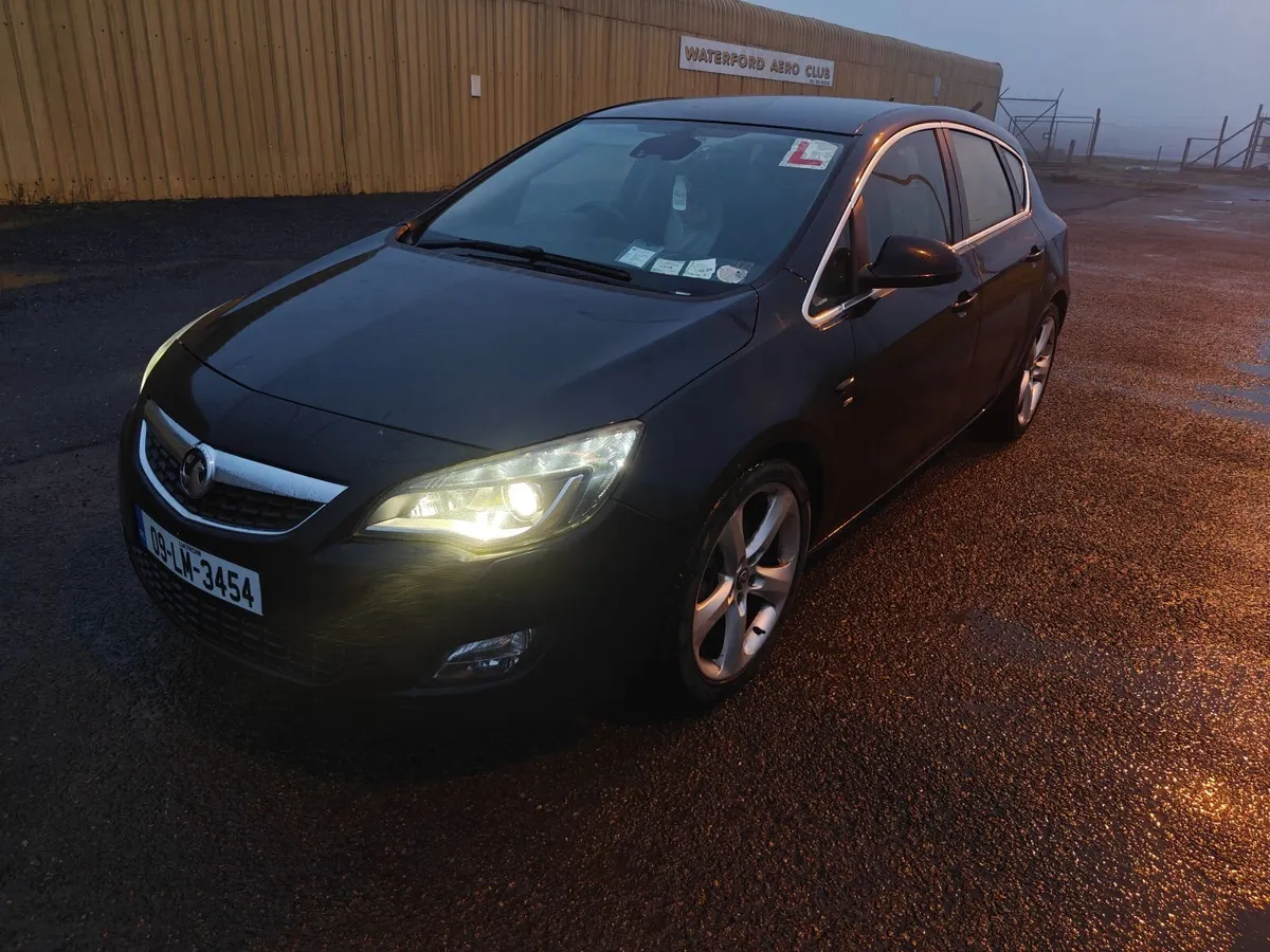 Vauxhall Astra 2009 1.7 SRI (for breaking) - Image 1