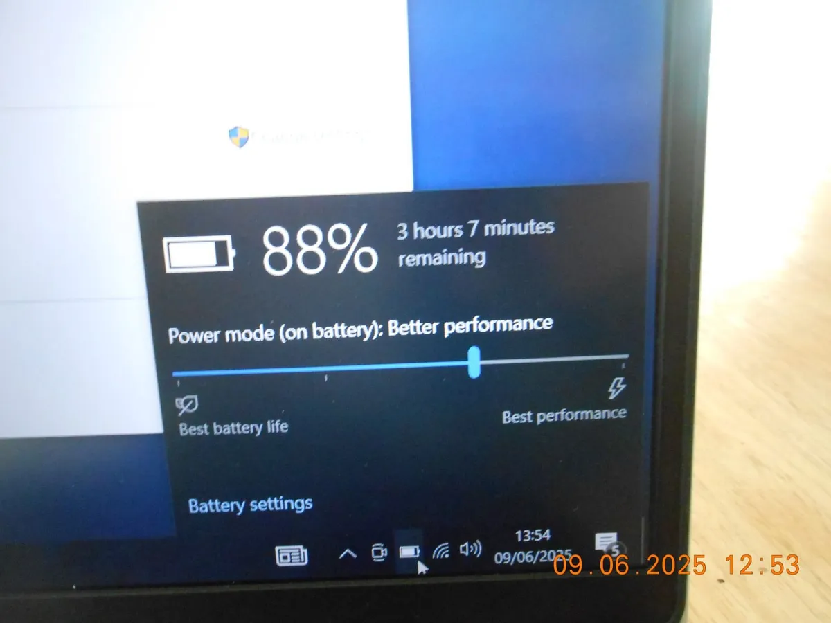 Win 11 DELL Latitude 5511 15.6 inch Intel i7 10th - Image 3