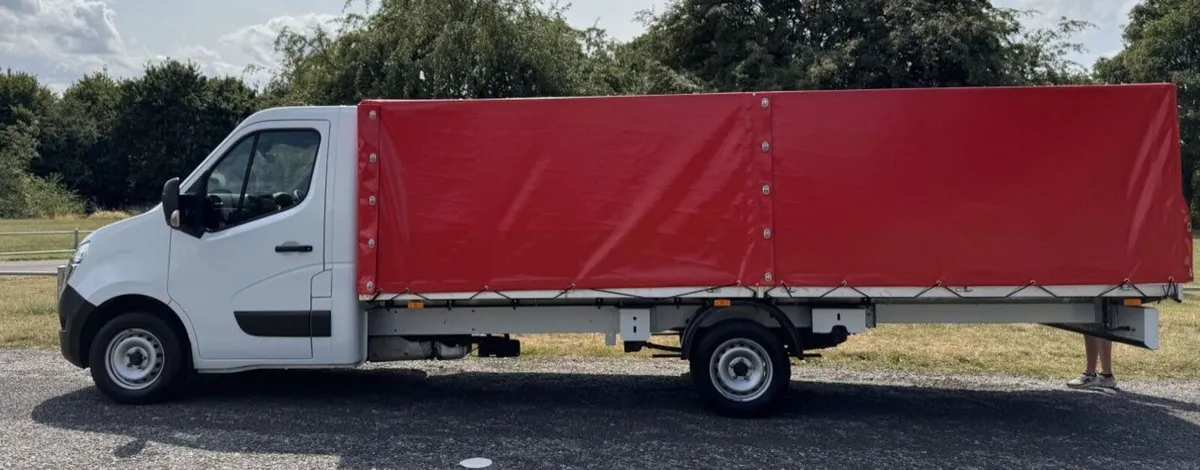 2021 Nissan NV400 Curtainsider Van - Image 1