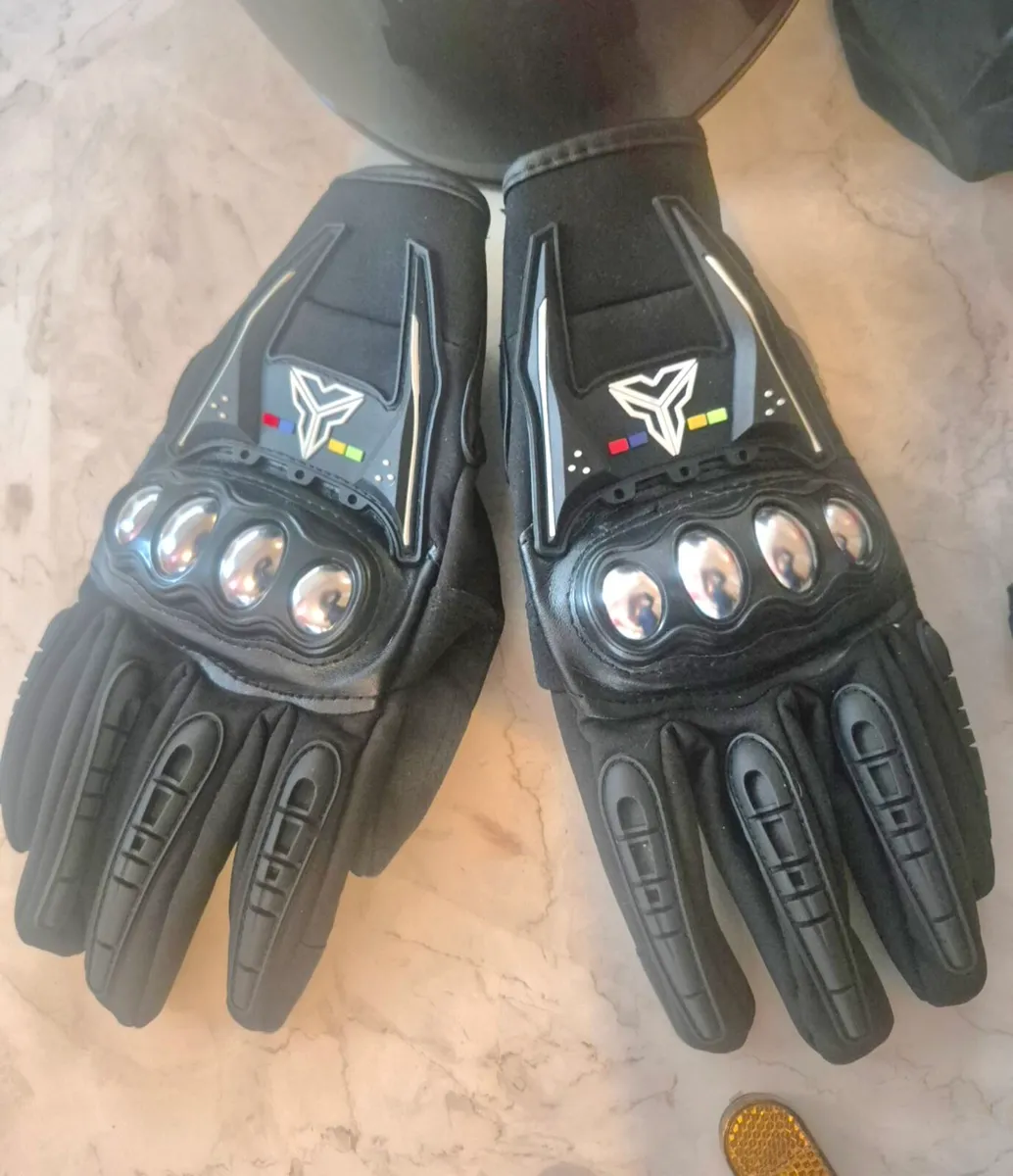 BICYCLE KIT BIKE HELMET AND GLOVES BIKE LOCK ALSO - Image 3