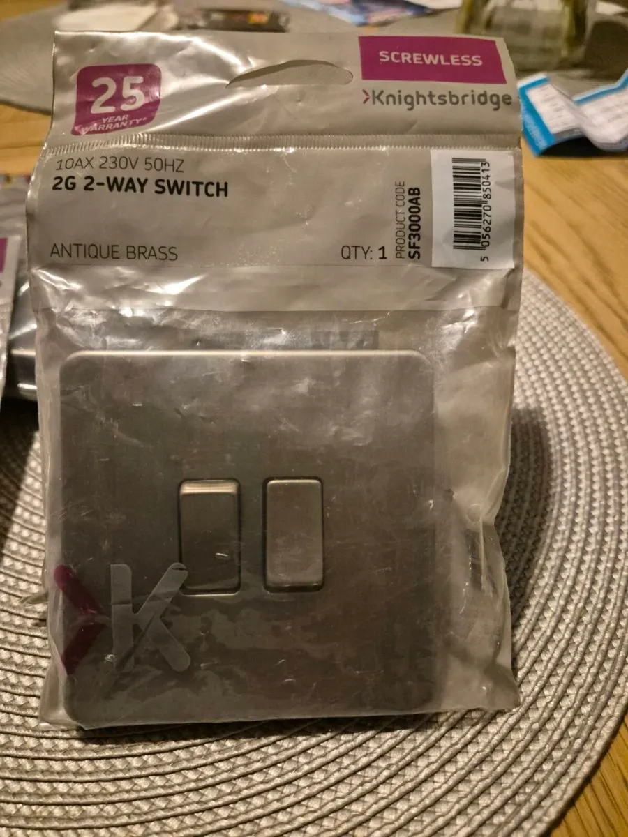 Knightsbridge 2G 2-way switch- Antique brass - Image 2