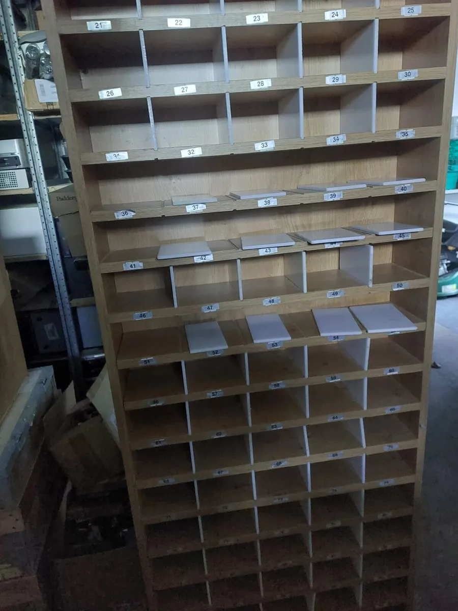 SHELF WITH MANY COMPARTMENTS organaiser - Image 1