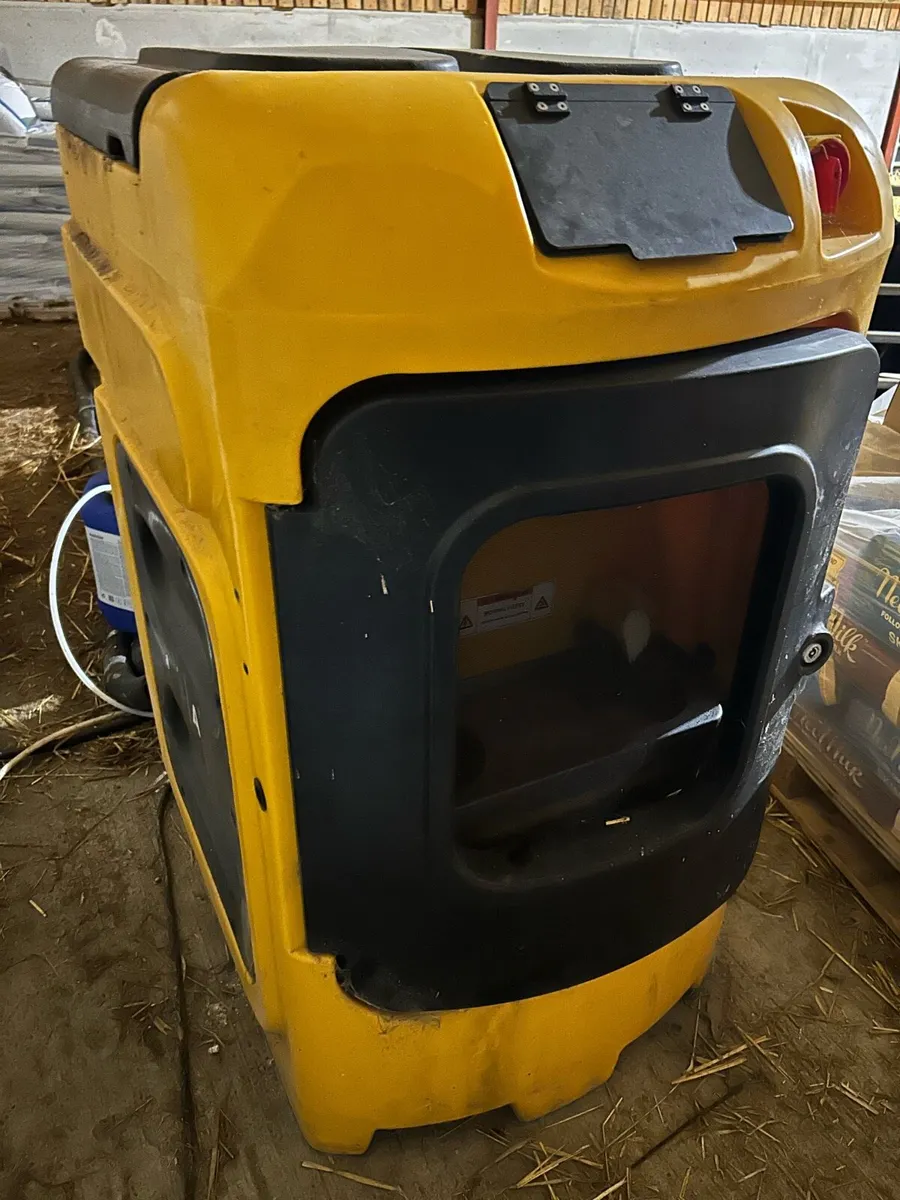 JFC Automatic Feeder - Image 1