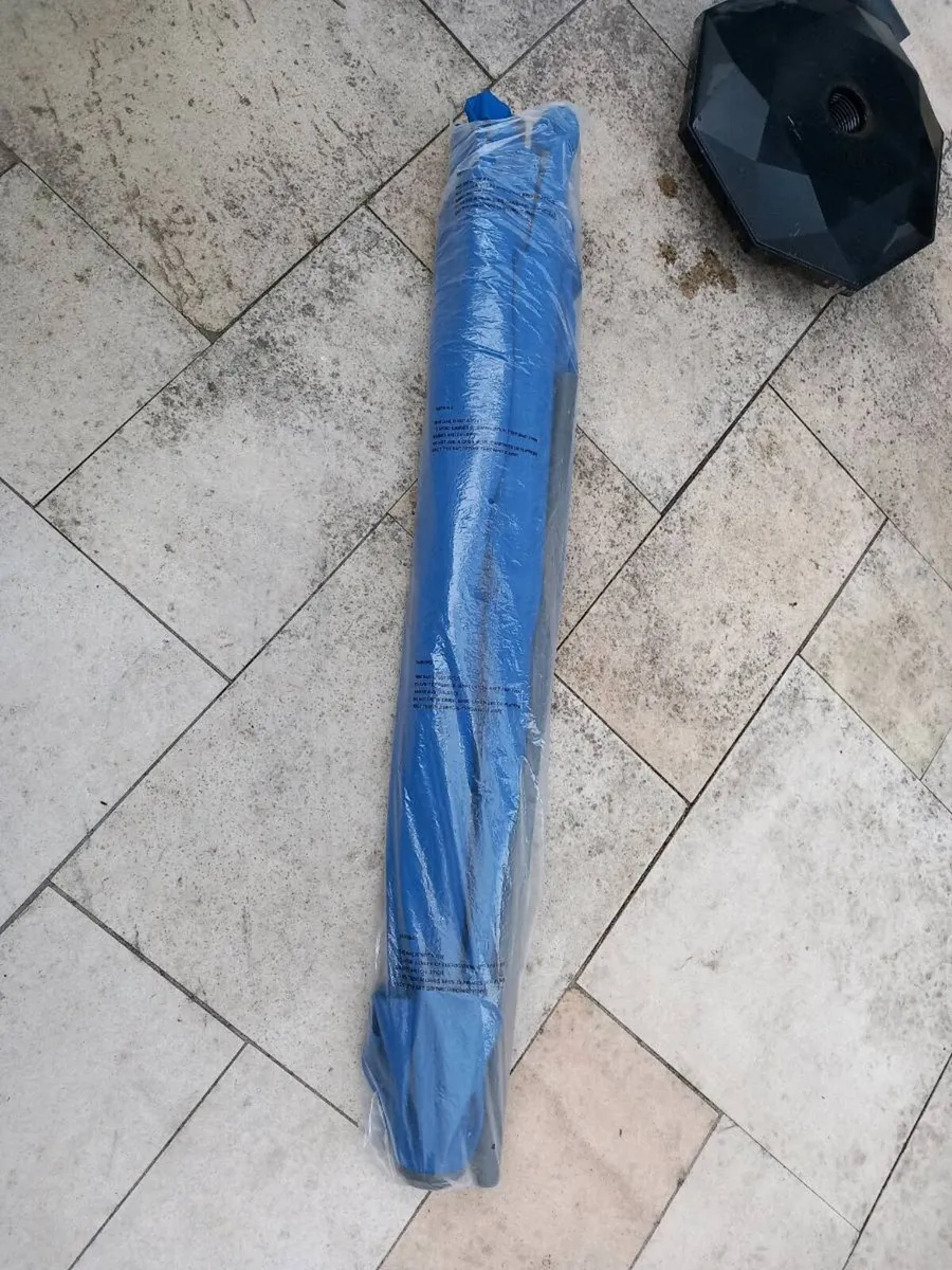 Parasol and base - Image 1