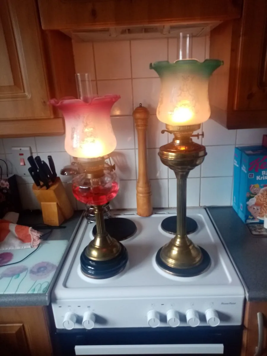 2  vintage Oil Lamps - Image 1