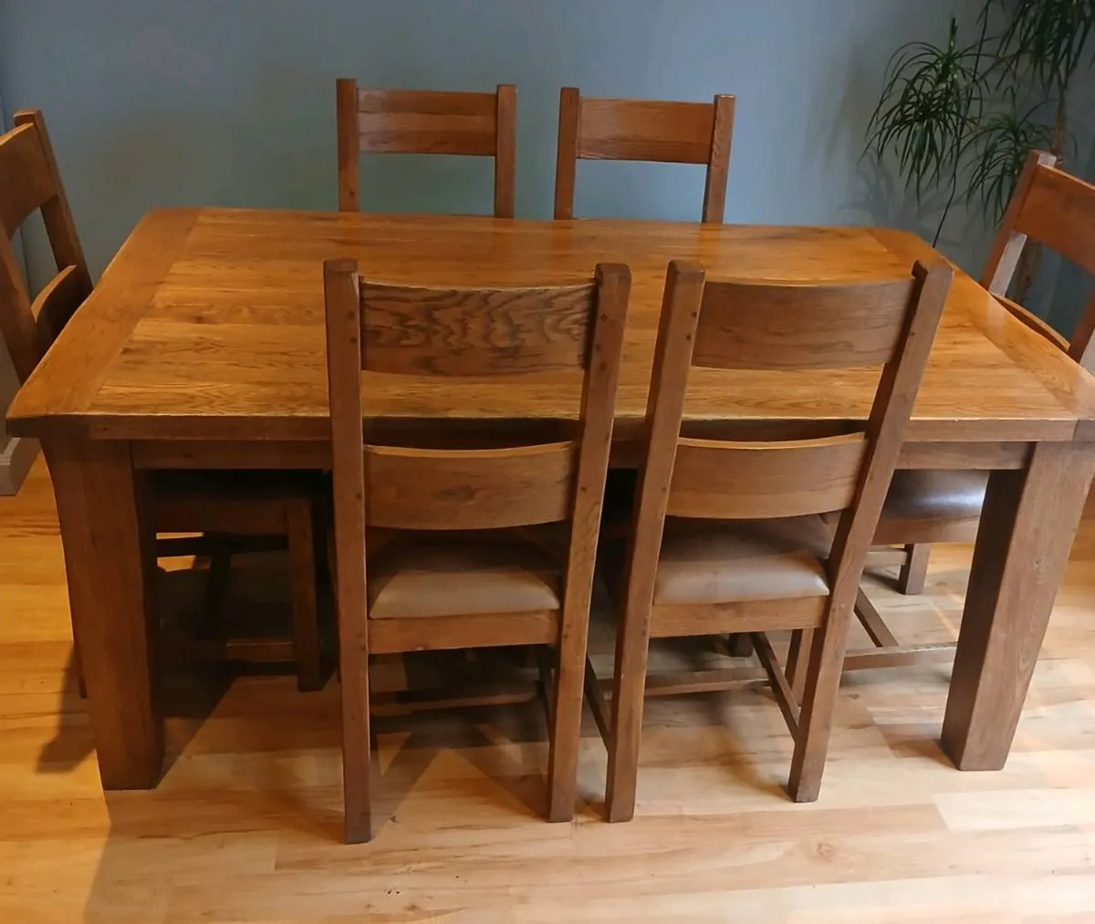 Table & chairs - Image 1