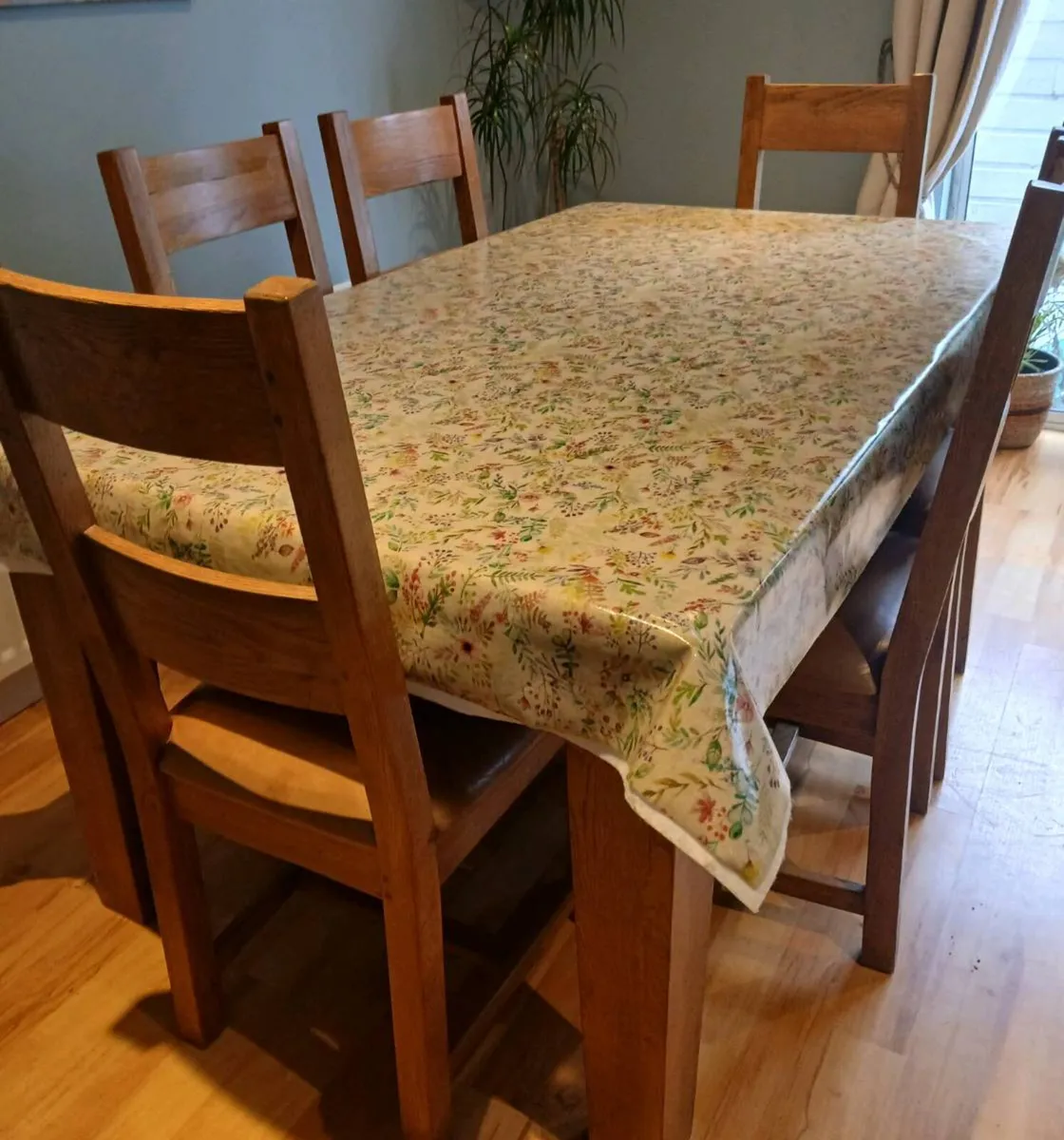 Table & chairs - Image 3