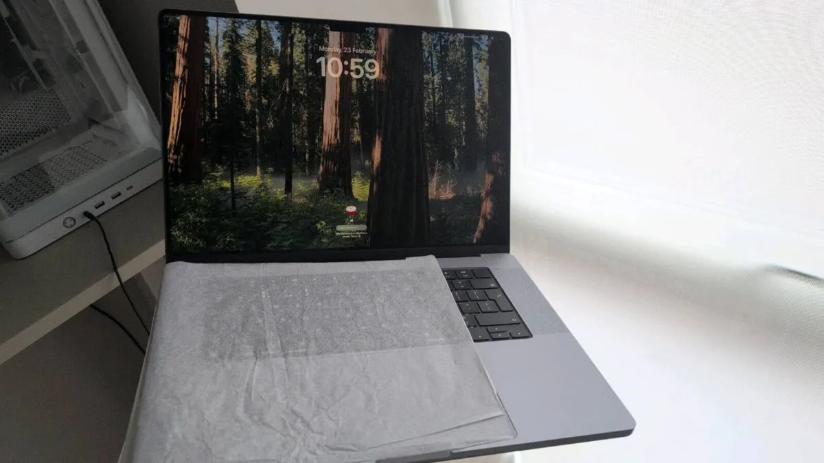 Macbook Pro 16 M1 Pro - Image 1