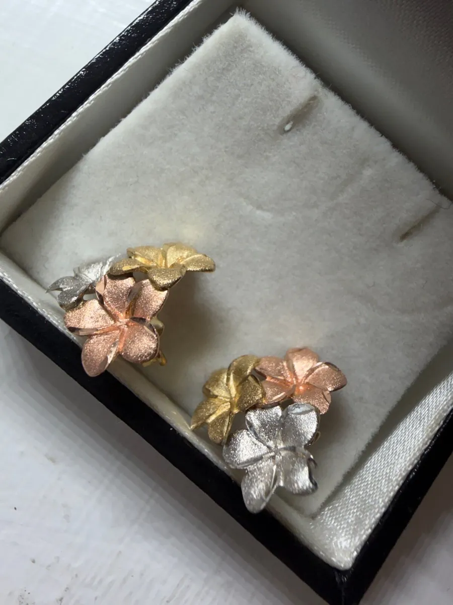 9 K Tricolor gold Flower Stud Earrings - Image 4