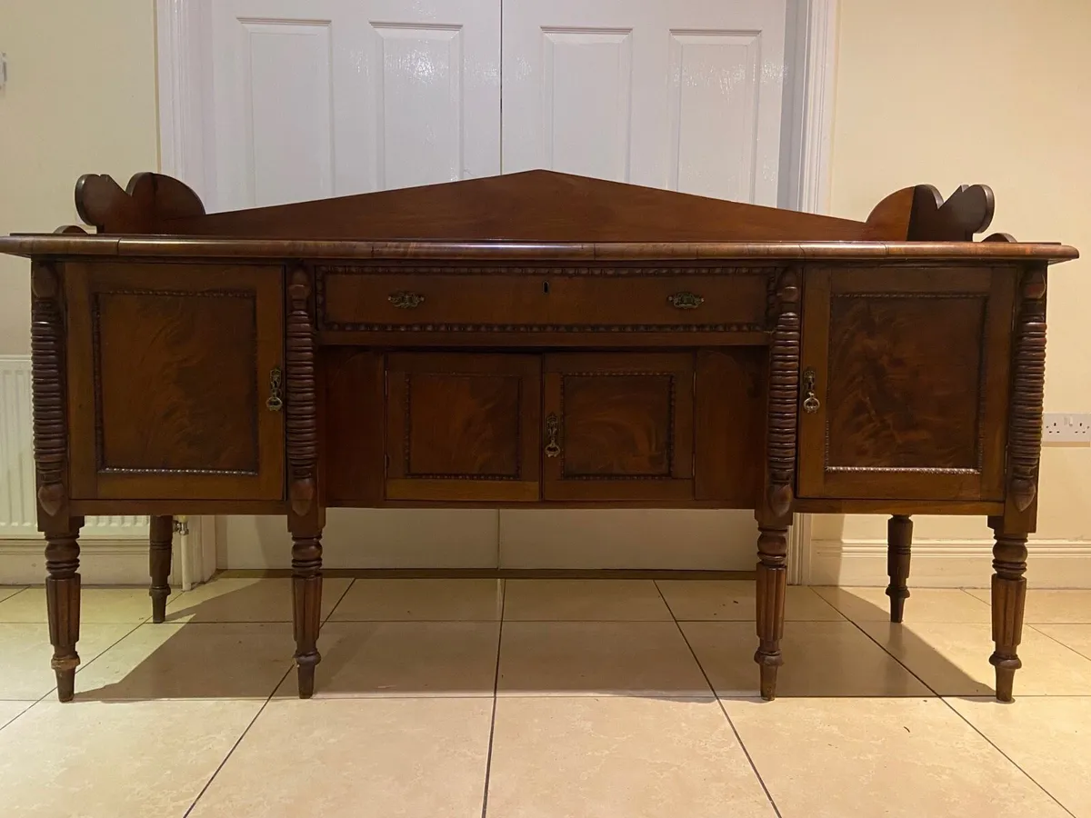 William IV flamed Mahogany hunt sideboard - Image 1