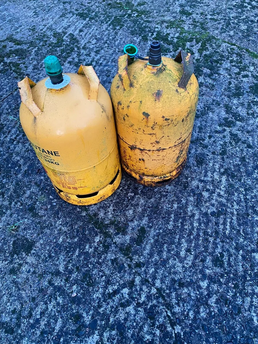 Empty gas cylinders