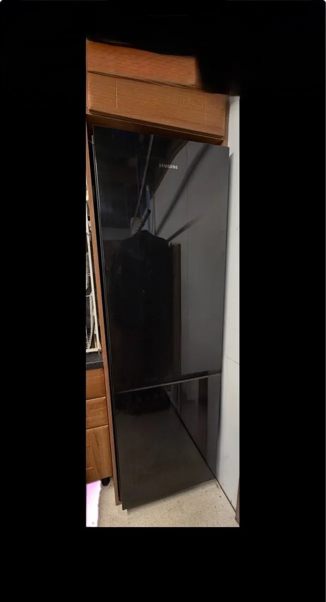 Fridge freezer - like new - Image 2