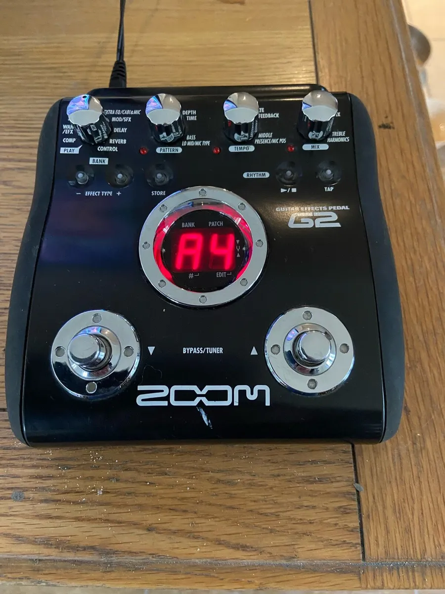 Zoom g2 effects pedal - Image 1