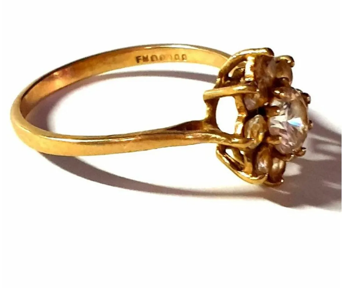 Vintage Hallmarked 9ct Gold Gemset 'Daisy' Ring - Image 2