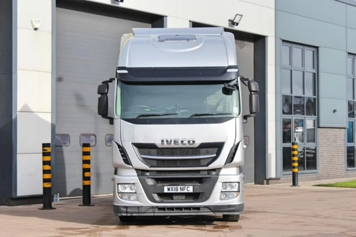 2018 IVECO STRALIS 460 6X2 TRACTOR UNIT - Image 2