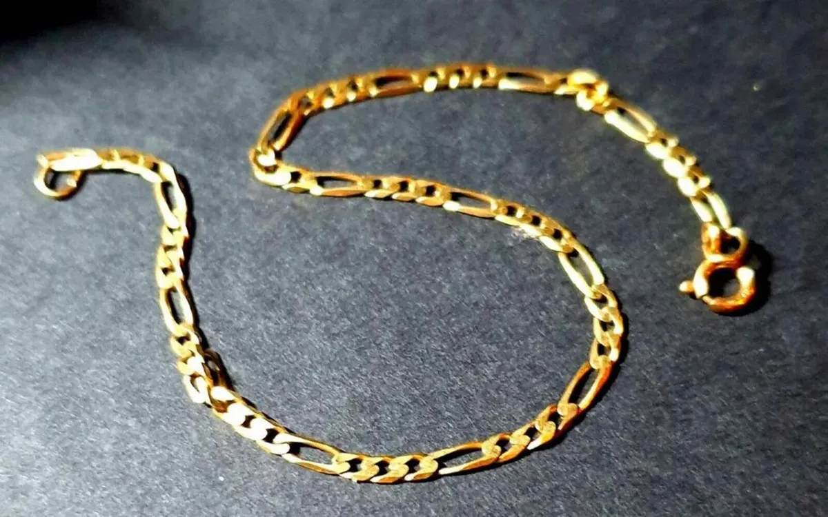 Vintage Hallmarked 9ct Gold Figaro Bracelet - Image 1