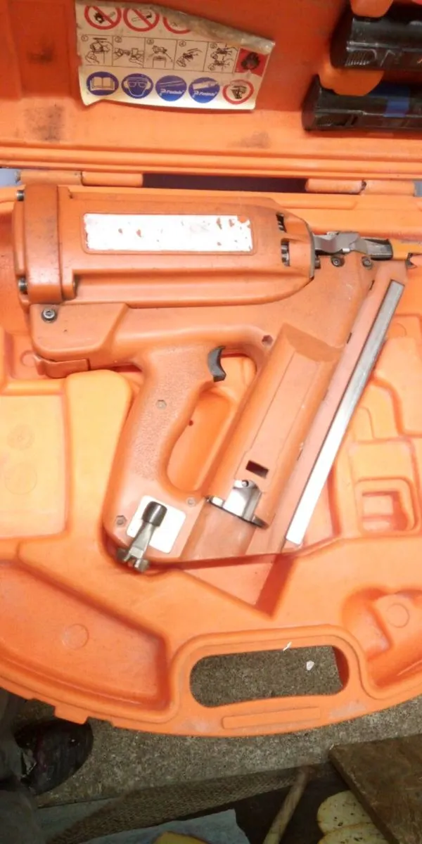 Paslode IM350 nail gun - Image 1