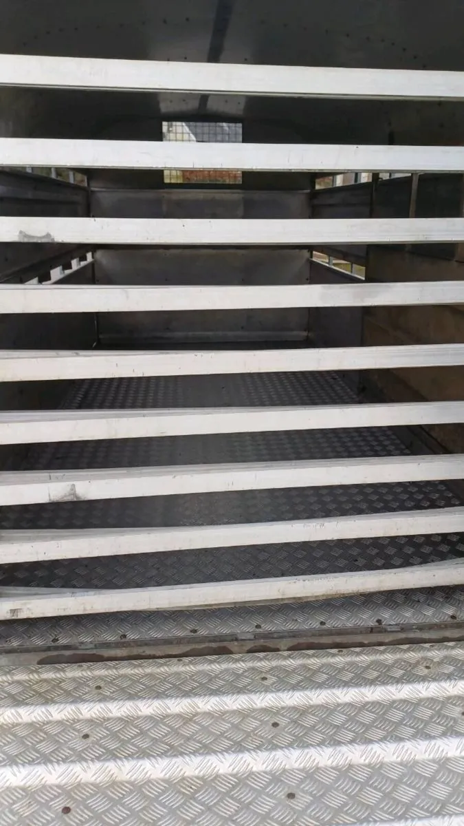 Nugent 12ft  cattle trailer - Image 4