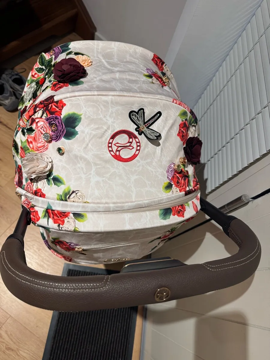 Cybex Coya in Limited Spring Blossom light - Image 3