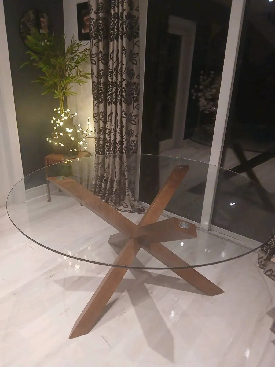 Dining table - Image 1