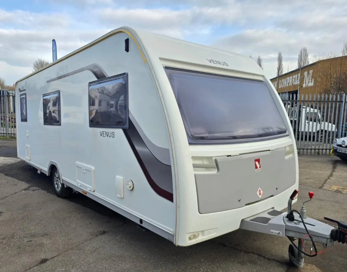 2015 Lunar Venus 580 6 Berth Caravan For Sale - Image 2