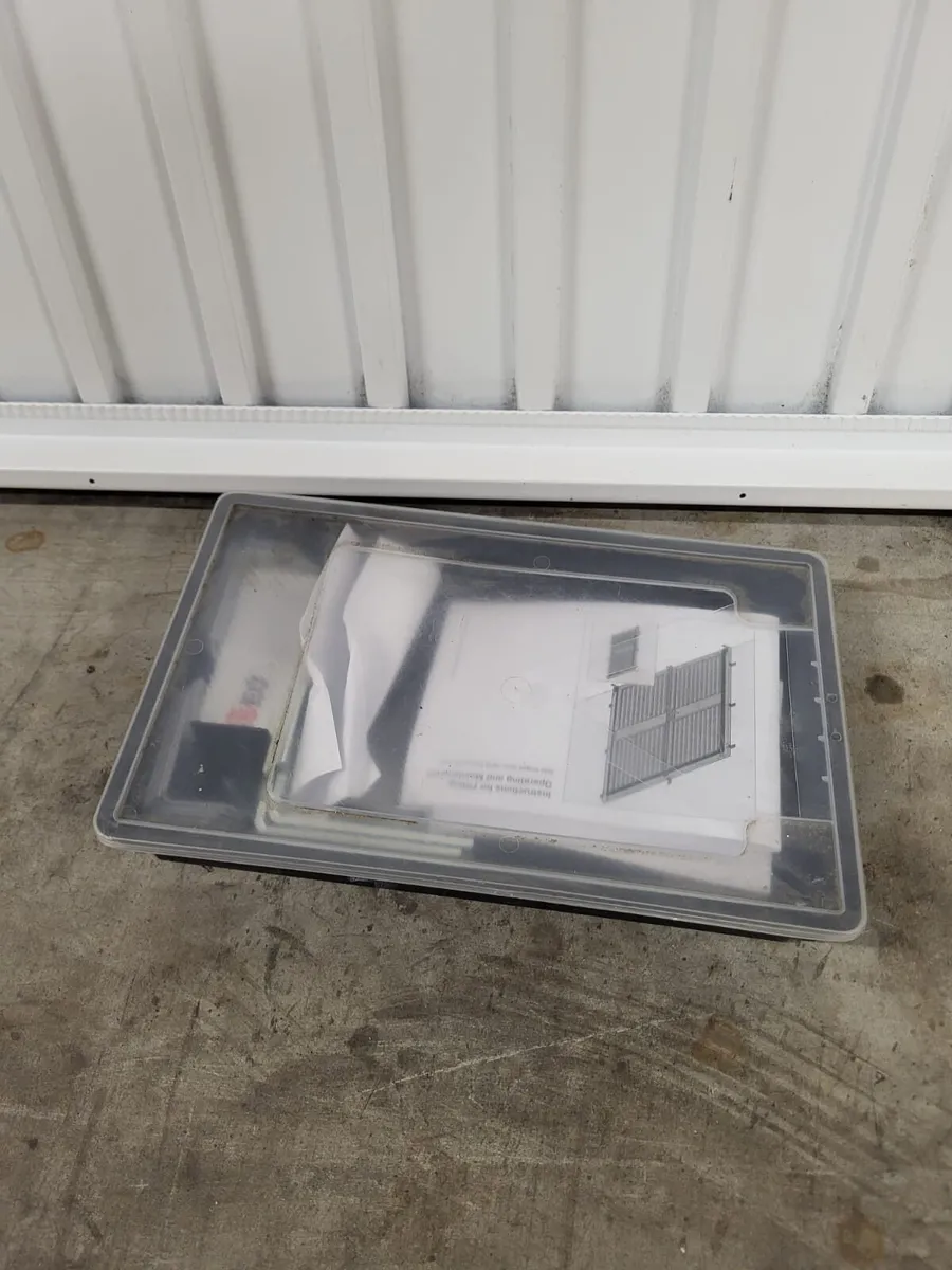 Garador steel side hinged door - Image 3