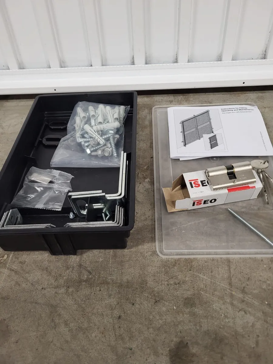 Garador steel side hinged door - Image 4