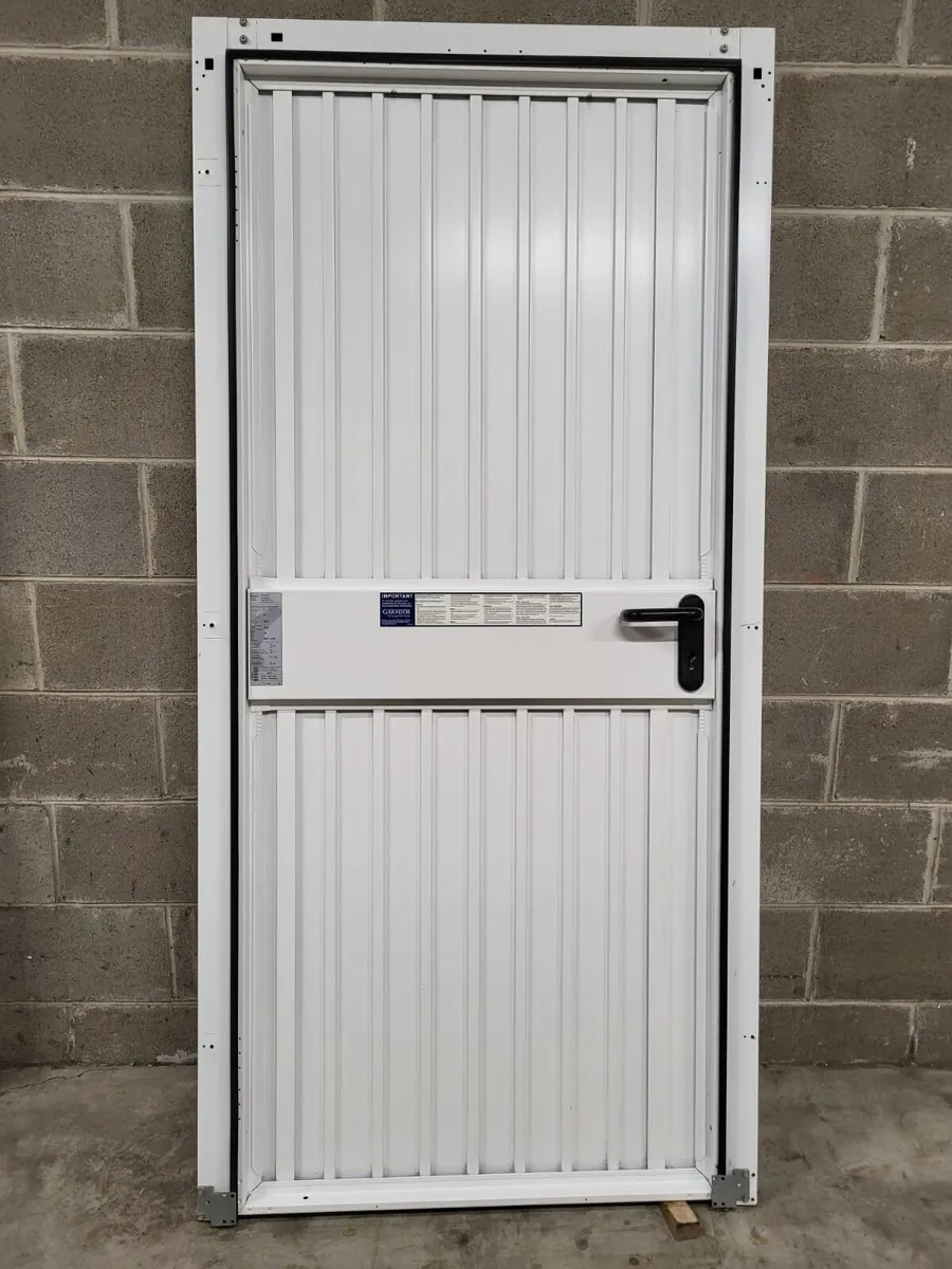 Garador steel side hinged door - Image 1