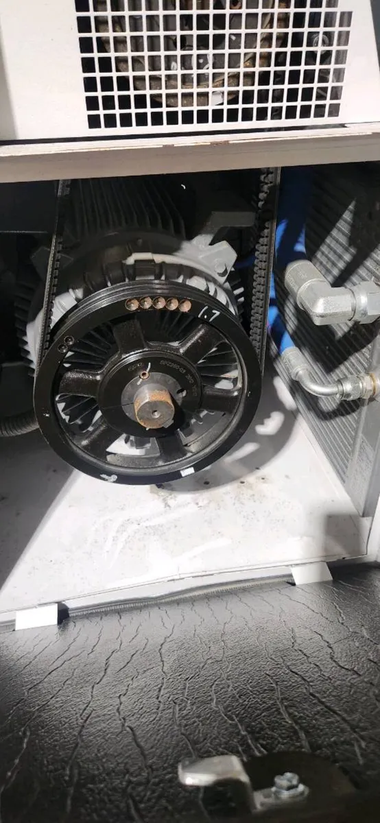 Champion screw compressor - Image 4