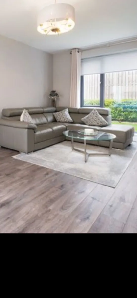 5 Seater Corner Leather Couch - Image 1