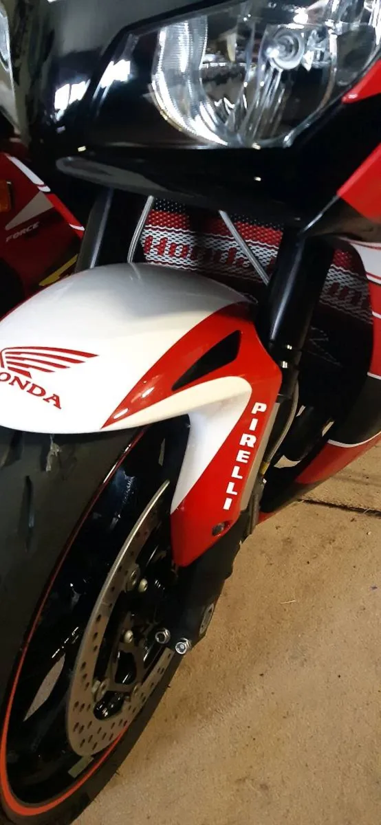 Honda CBR1000RR Fireblade - Image 1