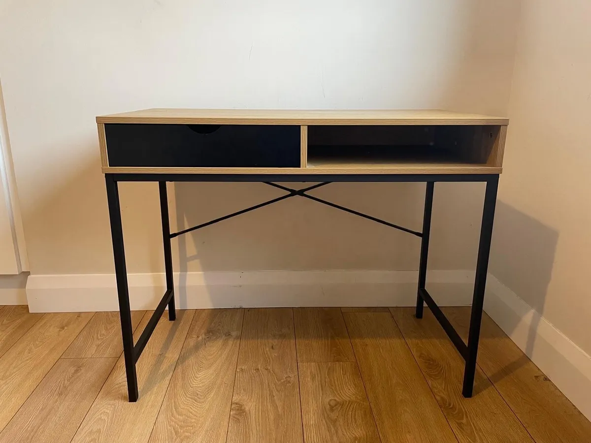 Office or study desk - Image 2