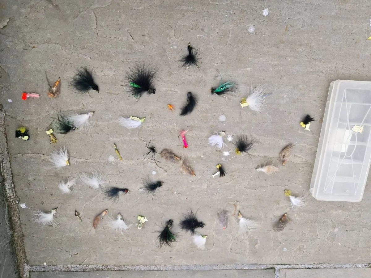 Sonik sklite 9'#4 fly rod with 486 flies and gear - Image 2