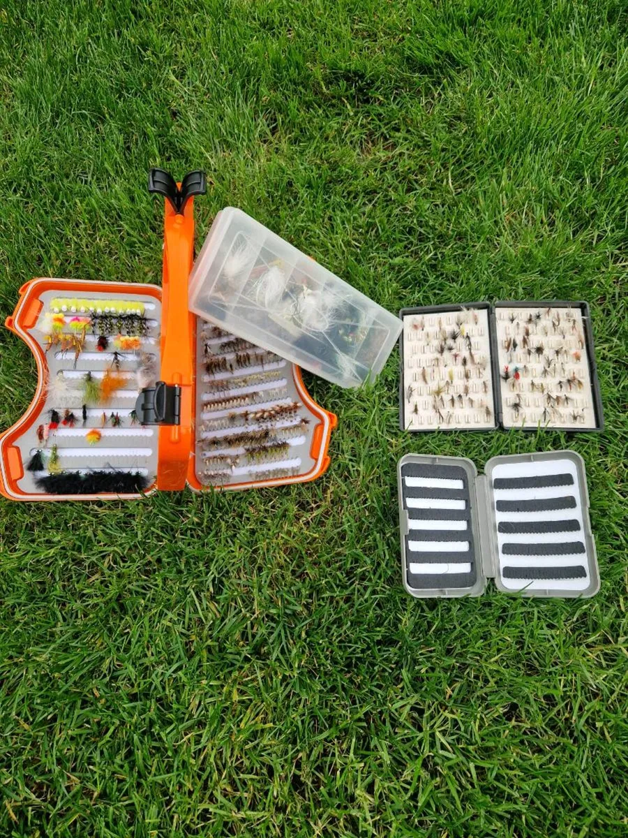 Sonik sklite 9'#4 fly rod with 486 flies and gear - Image 3